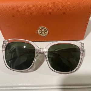 ⚠️SOLD⚠️ Tory Burch sunglasses
